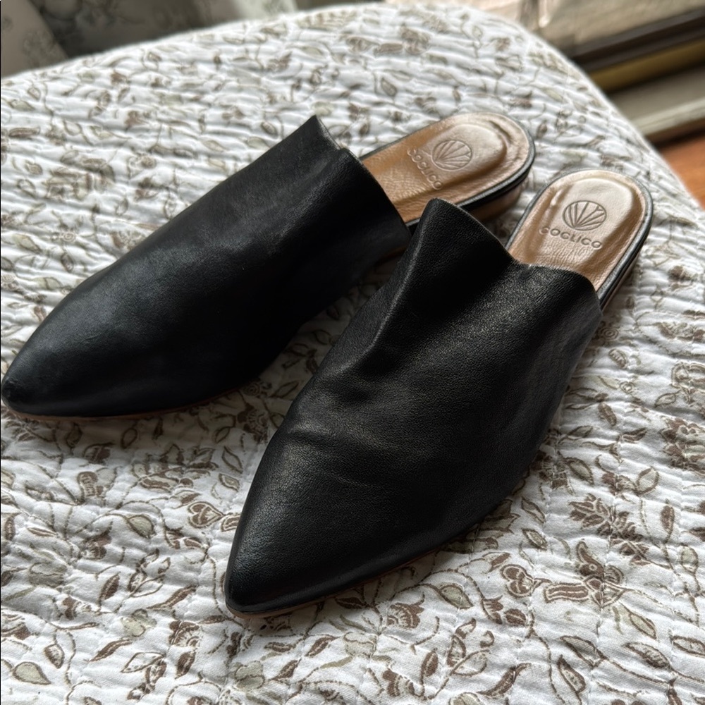 COCLICO Black Mules Sleek Minimalist Design